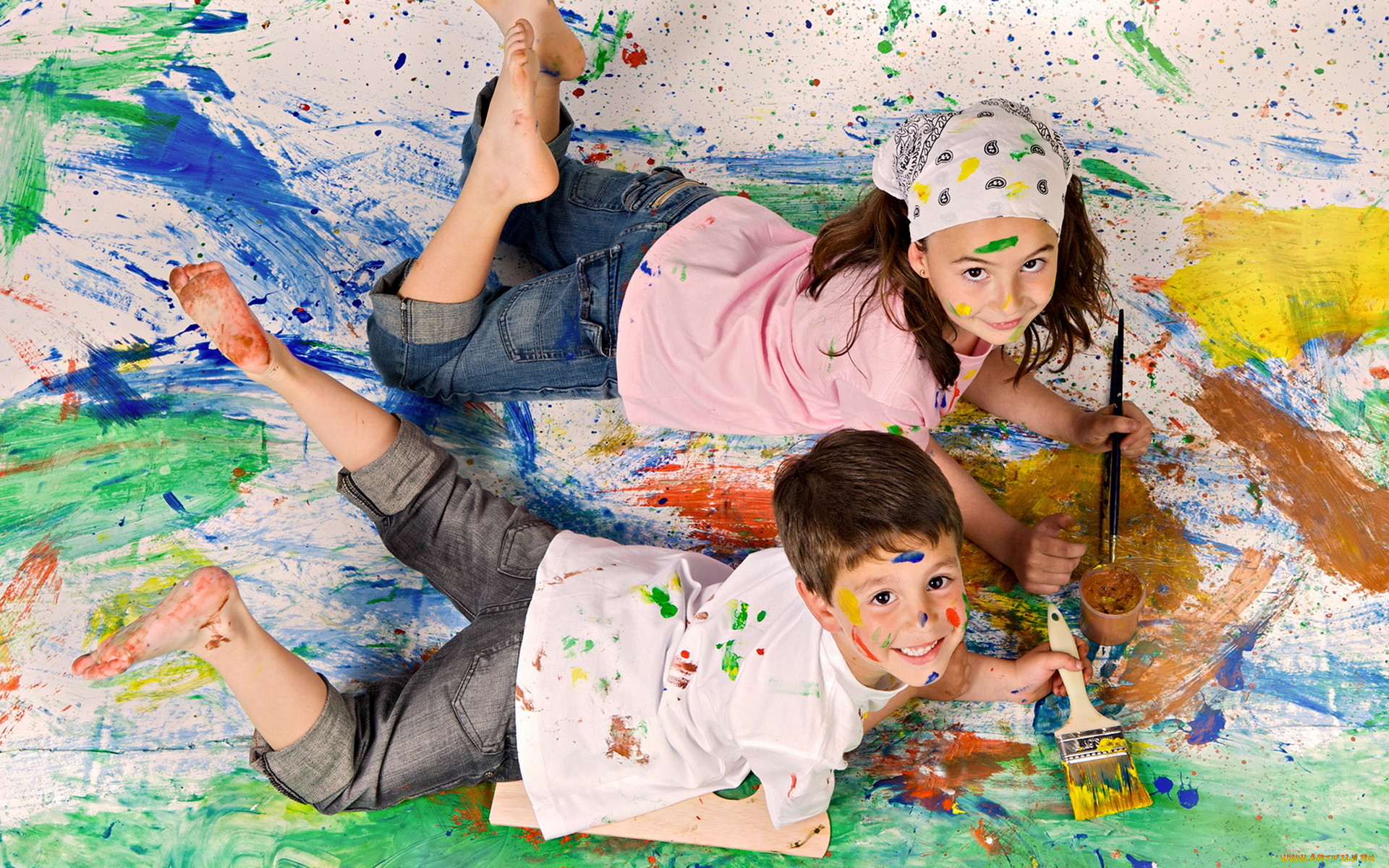 Children's painting. Творческие дети. Рисуем с детьми. Детское творчество. Краски для детей.